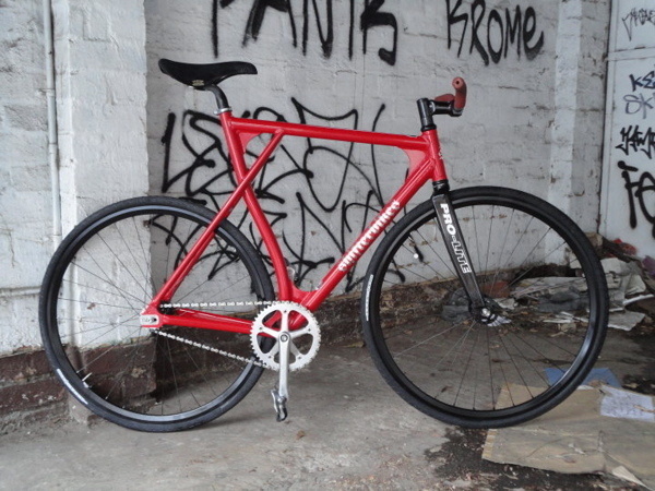 Spray ya bike... the art of bicycle painting! #bikes #cycling #track #bike