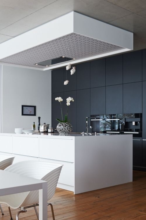 Modern black&white kitchen #modern #kitchen