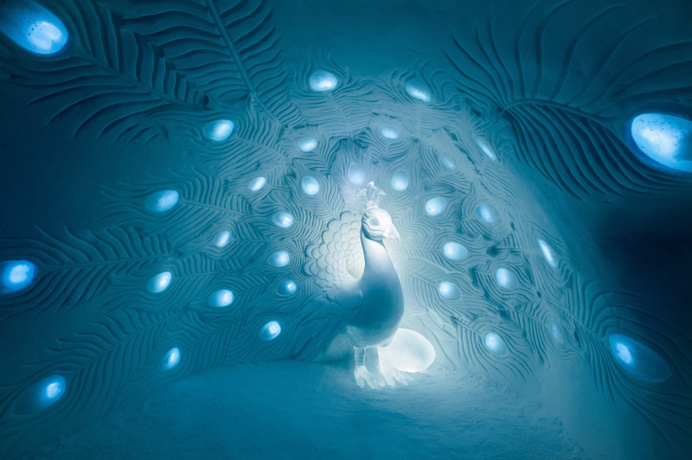 Awesome sculpture in Sweden's Ice Hotel. 'Show Me What You Got', designed by Tjåsa Gusfors & David Andrén