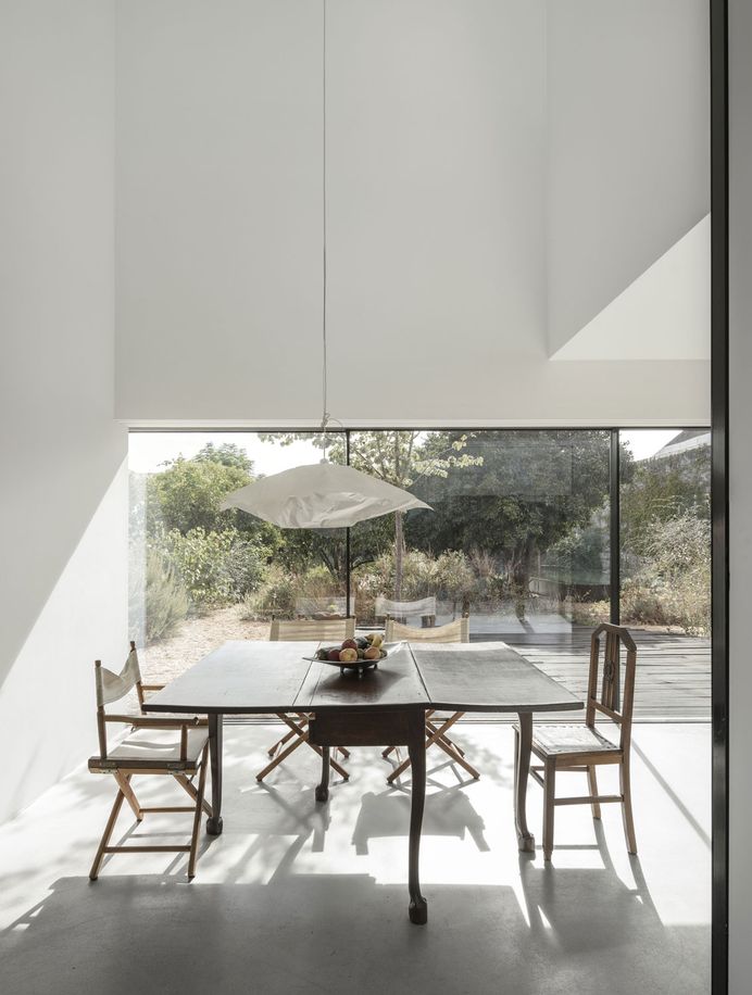 Red House by extrastudio