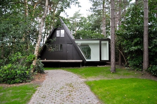 LE CONTAINER #photo #triangle #architecture #green