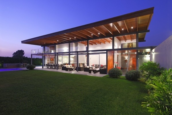 Two Level House Framing the Surrounding Views in Peru #architecture