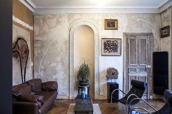 Arnaud Apartment by Batiik Studio