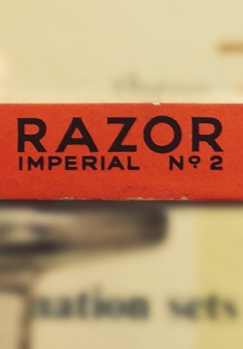 Type Hunting #razor #logo
