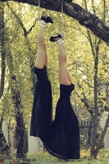 x_032ff9a3.jpg (402×604) #woman #tree