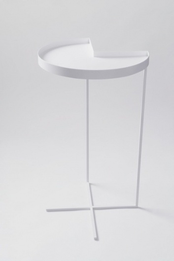 Mesa lateral Nook Esta mesa, intitulada Nook... #design #product design #side table