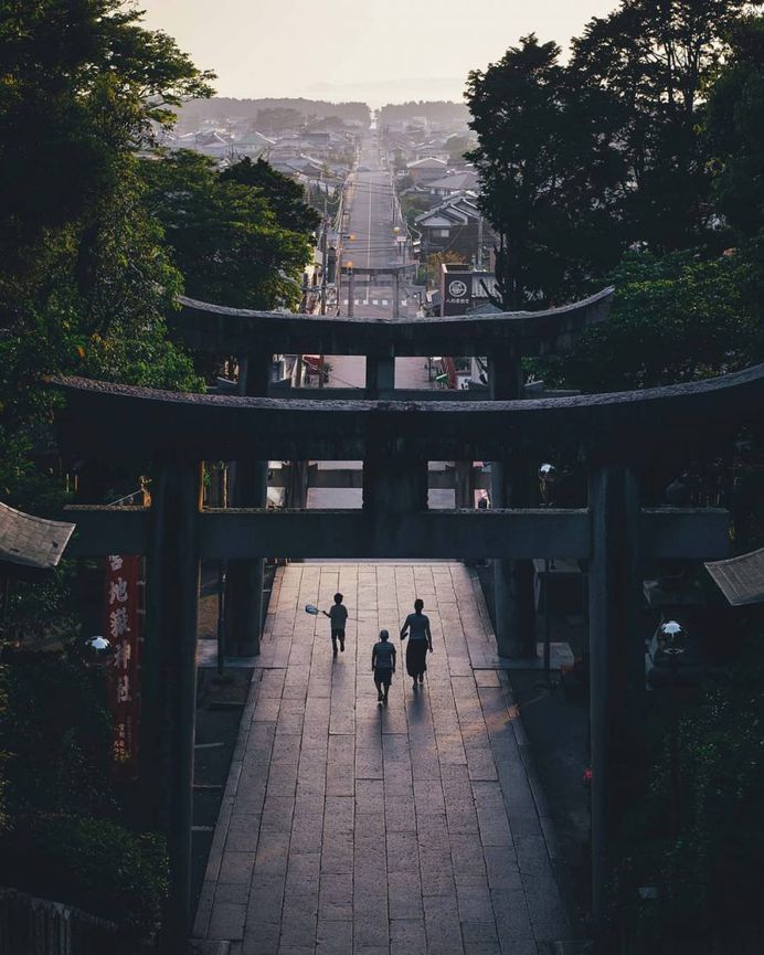 Cinematic Street Photos of Japan by Takashi Yasui