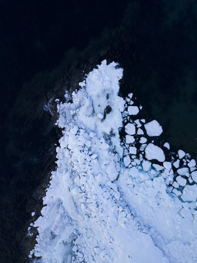 Icy shore. Photo by Aningaaq Rosing Carlsen – Visit Greenland