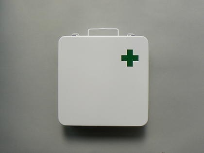 houseware:救急箱. #aid #white #green