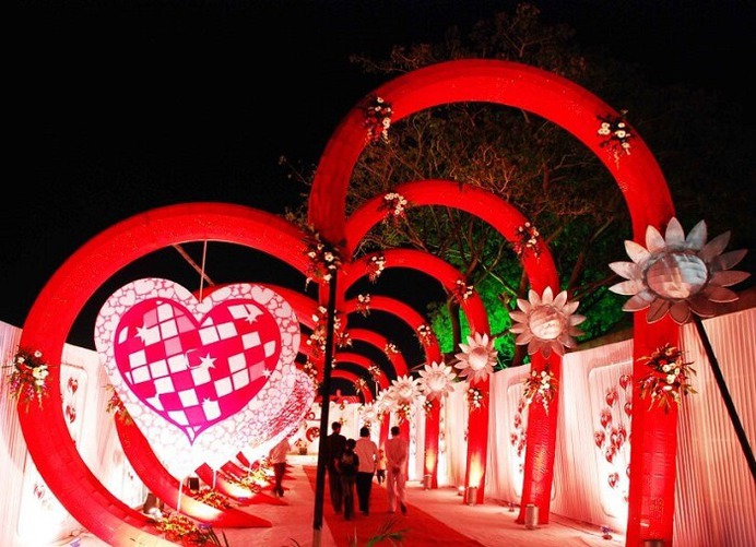 Valentine's Day Wedding Ideas: Theme Decor, Photobooth Props, Selfie Frames, And Balloon Decor!