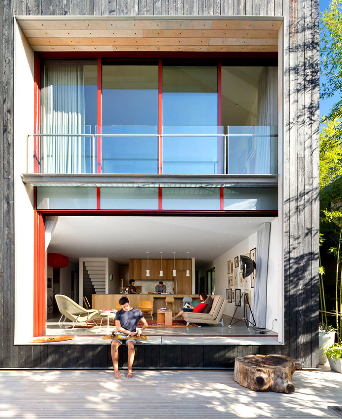 Modern House in Vancouver with a Green Wall at Backyard - InteriorZine
