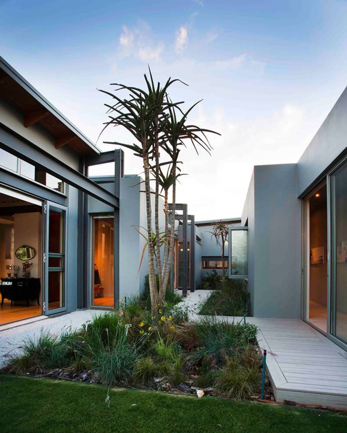 Warm in Winter, Cold in Summer: Modern Sustainable Home in South Africa