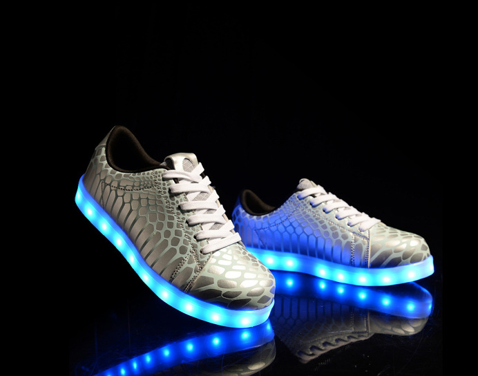 WOMEN LUMINOUS SNAKESKIN FASHION SHOES