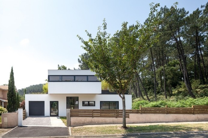 Comfortable Home Placed in a Lovely Picturesque Site: Villa Seignosse in France #architecture