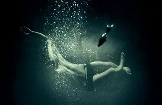 http://reykjaviksexfarm.files.wordpress.com/2010/04/sigur-ros-saeglopur.jpg #sigur #water #ros #fish #body #swim #underwater