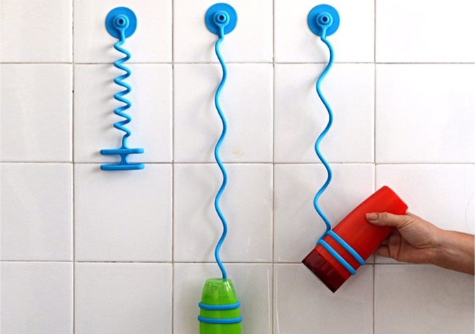 This fun and simple shower organizer will cut down on the clutter and keep bottles close at hand. Hang your shampoo upside down to get every #product #lifestyle #design #modern