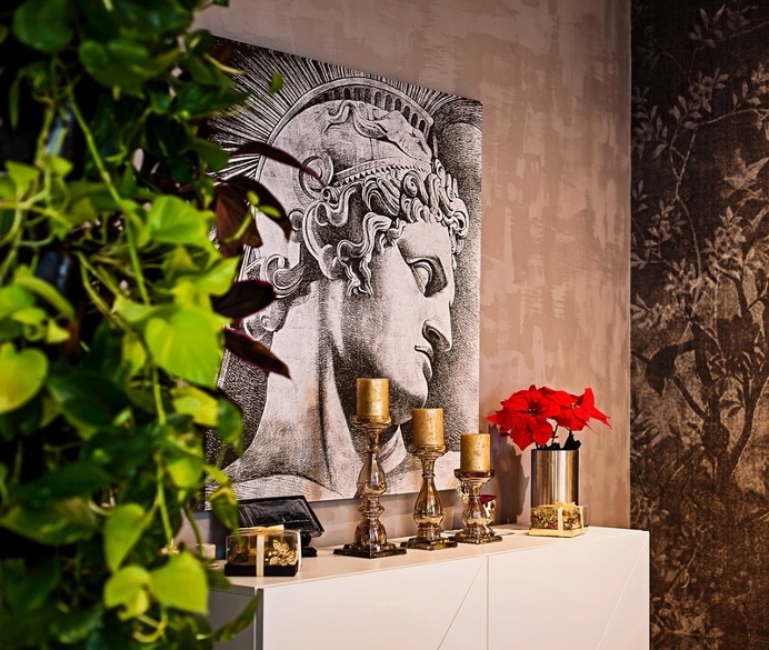 An Elegant Contemporary Style Apartment / Creativ Interior