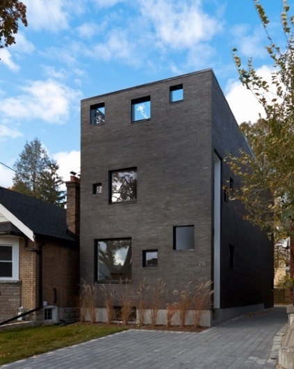 2010_charcoal_house_south_elevation_entry.jpg 450×563 pixels #house #charcoal #box #square #architecture #minimal #windows #rzlbd