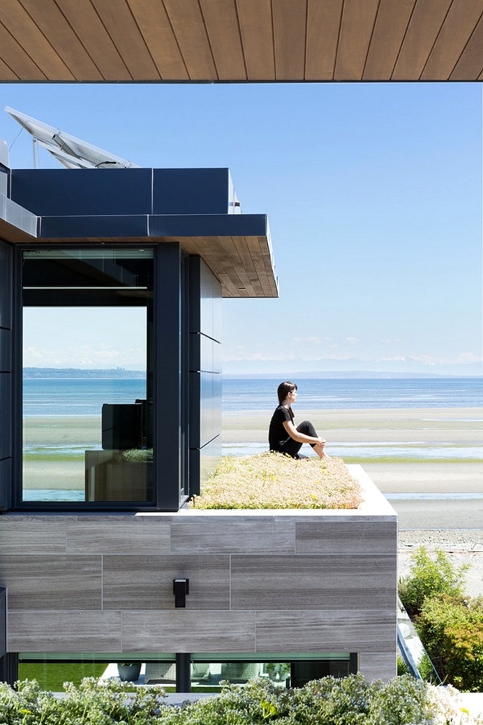 Tsawwassen Beach House by Frits de Vries Architect