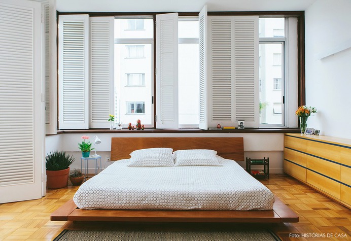 33-decoracao-quarto-cama-baixa-venezianas