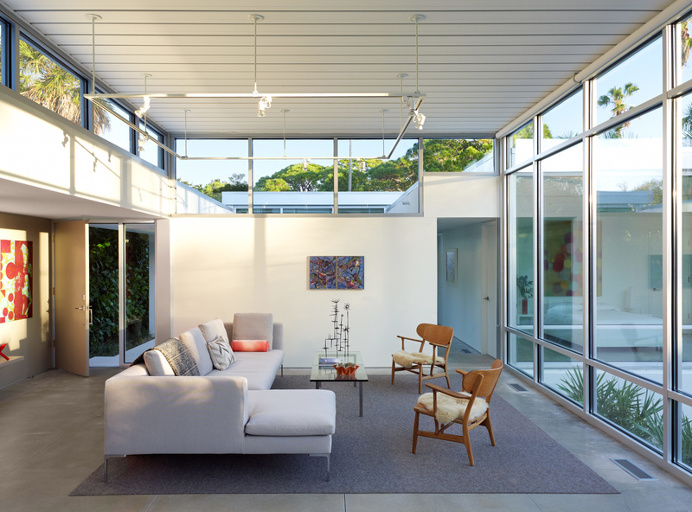 Dwell - This Sparkling New Home Is a Perfect Remake of Classic Sarasota School Modernism