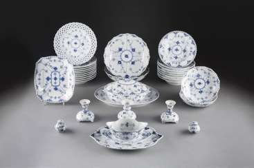 75-PIECE Breakfast AND dining service 'MUSSELMALET - full lace Denmark, Royal Copenhagen, 20. Century #porcelain