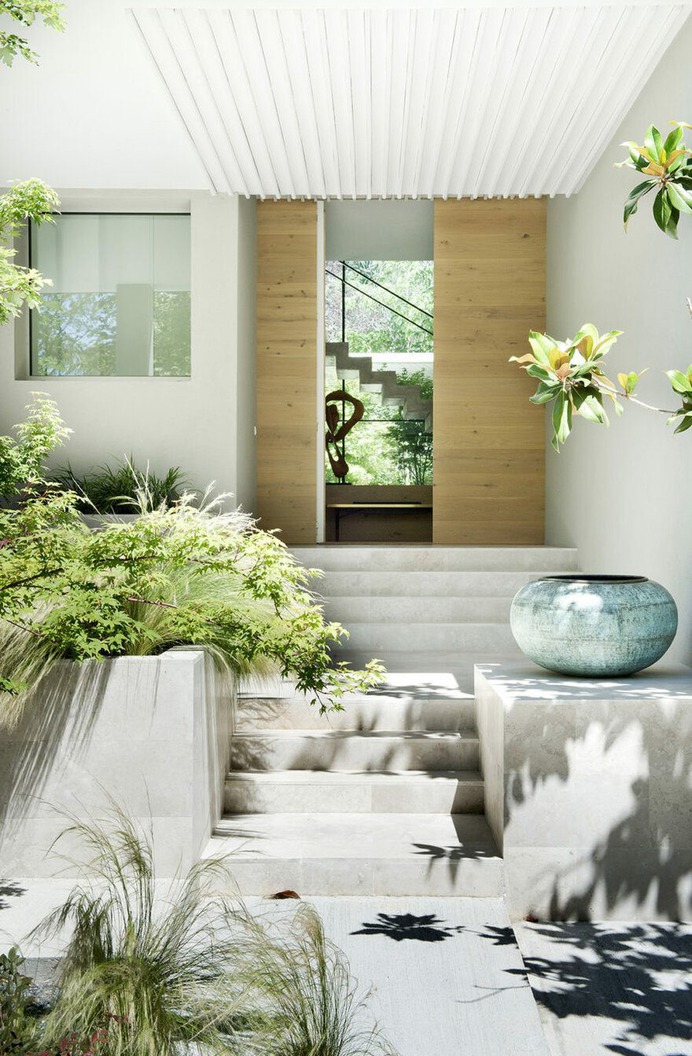 A 1960s House Completely Renovated by ÁBATON Arquitectura