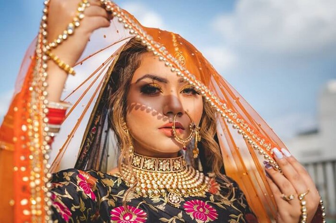bridal-portrait-with-dupatta