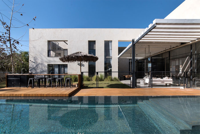 L-Shaped House by Neuman Hayner - #architecture, #house, #home, #decor, #interior, #homedecor,