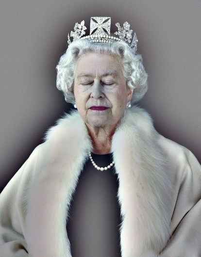 The+Queen%2C+Art+%26+Living+-Lightness+of+Being+_+Chris+Levine.jpg (1252×1600) #photography #queen