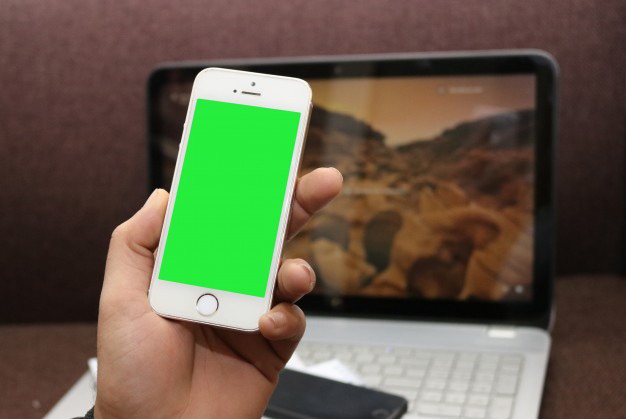Smartphone with green screen and a laptop Free Psd. See more inspiration related to Mockup, Computer, Template, Phone, Mobile, Laptop, Web, 3d, Iphone, Corporate, Mock up, Tablet, Company, Display and Screen on Freepik.