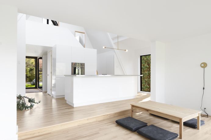 < by Jean Verville architecte