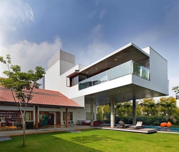 Imposing Library House in India Evoking Bangalore's Colonial Past #architecture