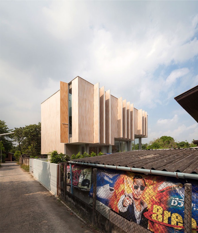 Multifunctional Home That Combines Several Activities in One Area - InteriorZine