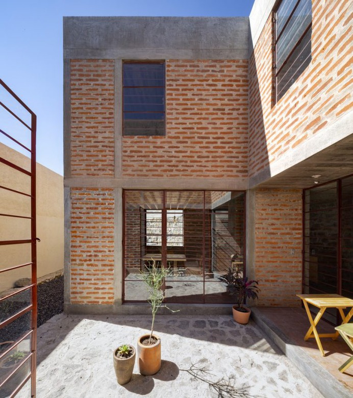 Nakasone House / Escobedo Soliz