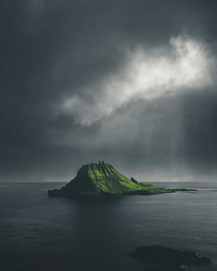 Moody and Cinematic Adventure Photography by Simon von Broich