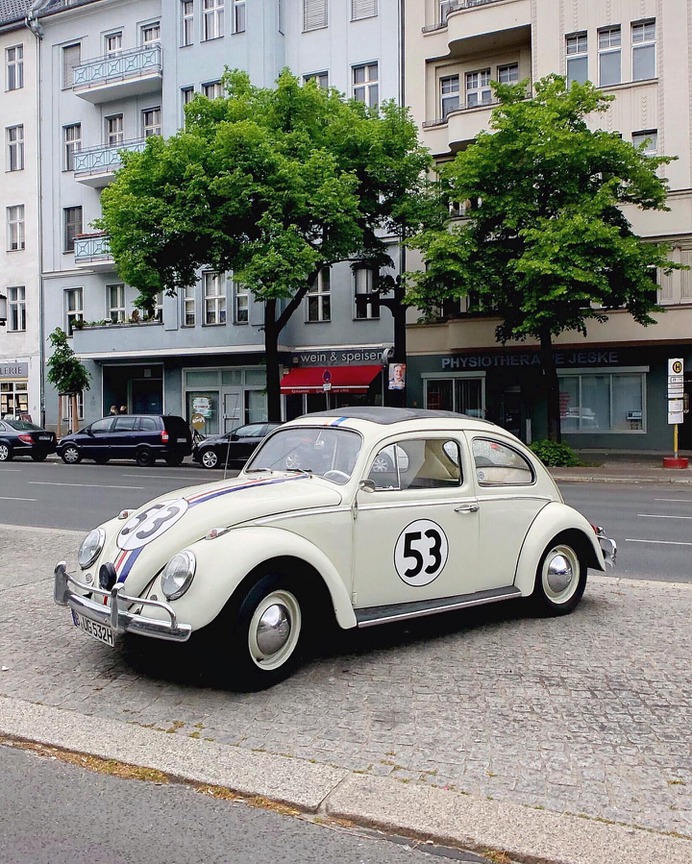 #facadesandcars: Stunning Street Photography by Gregor Klar