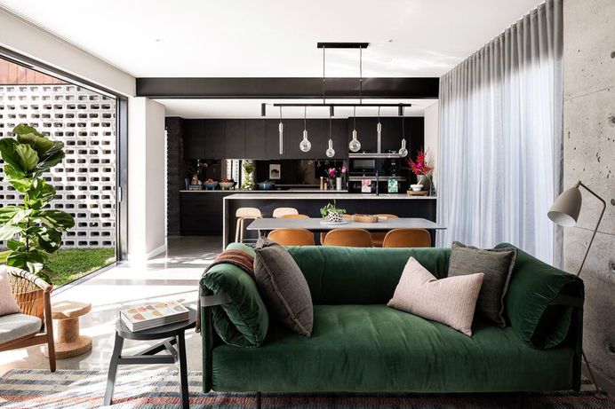 U-Shape Family Home Built Around a Central Leisure Courtyard 9
