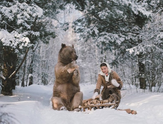 Olga Barantseva Captures Dreamlike Scenes With a 700-Kilogram Brown Bear