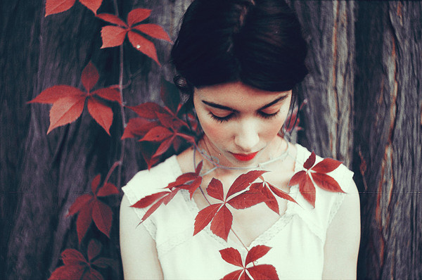 Felicia Simion #red #girl #photo #lips #autumn #leaves