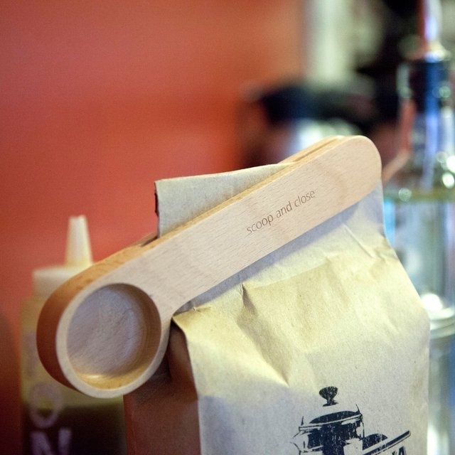 Wood Cafe Clip by Kikkerland #tech #flow #gadget #gift #ideas #cool
