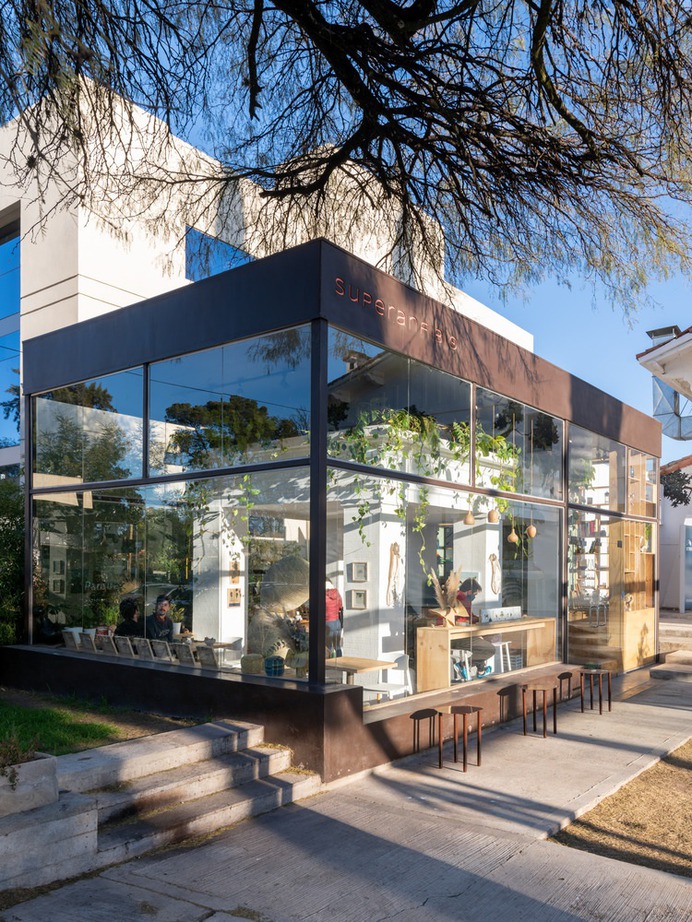 Superanfibio Coffe Shop / Grupo Studio,© Gonzalo Viramonte