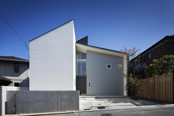 House in Momoyamadai by NRM Architects Office #minimalist #house