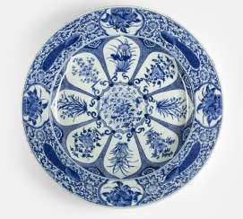 Large under glaze blue plate with peacocks from the collection of August the Strong (1670-1733) #Sets #Teasets #Porcelainsets #Antiqueplates #Plates #Wallplates #Figures #Porcelainfigurines #porcelain