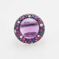 Ladies ring studded with a Amethyst Cabochon