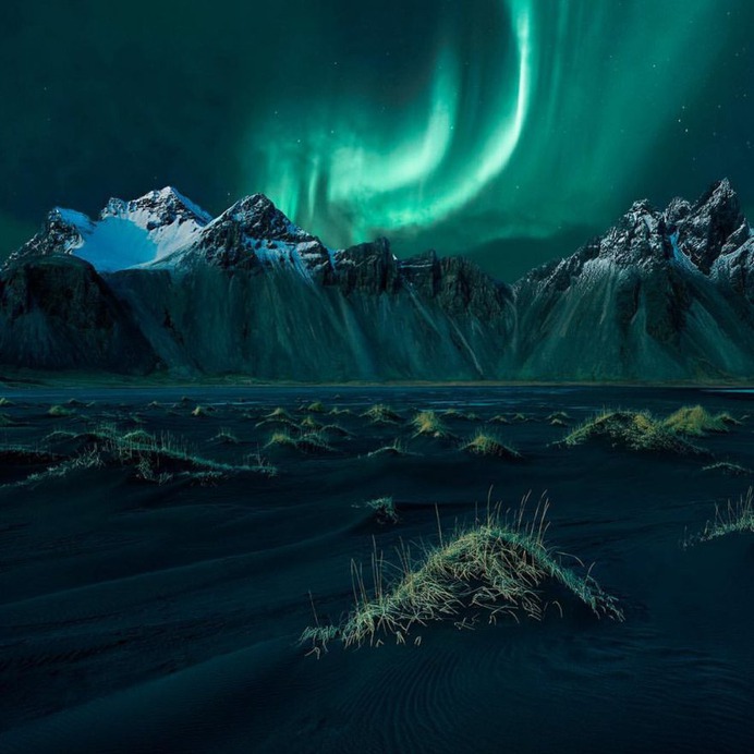 Mikkel Beiter Captures Majestic Northern Lights in Iceland