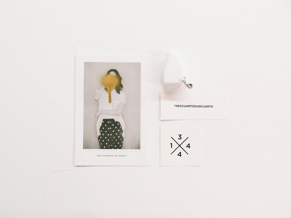 Tres Cuartos Un Cuarto Goodie #lookbook #graffiti #book #goodie #minimal #sticker #viewer