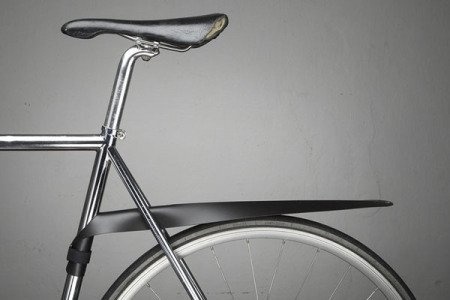 With Musguard as your bicycle fender, you don't have to worry about a muddy back when riding on a wet or muddy road! #design #product #industrial #bike #outdoor
