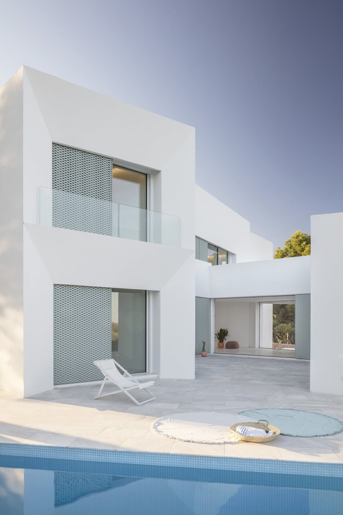 Villa Patio by Nomo Studio