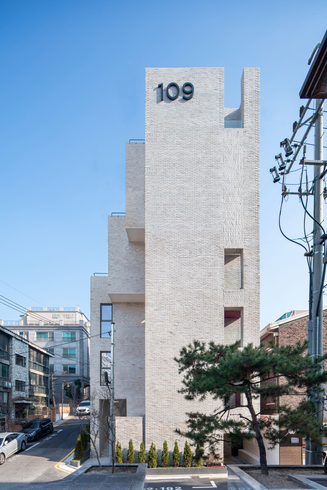 NONHYEON 109 Office and Apartment Building / 05STUDIO